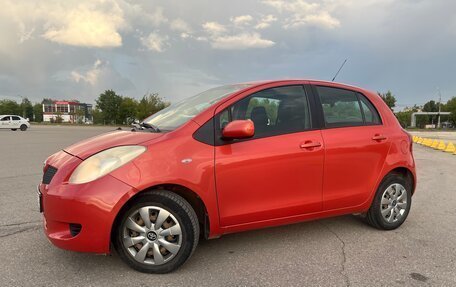 Toyota Yaris III рестайлинг, 2007 год, 399 000 рублей, 1 фотография