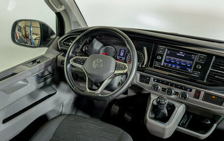 Volkswagen Caravelle T6 рестайлинг, 2021 год, 4 740 000 рублей, 18 фотография