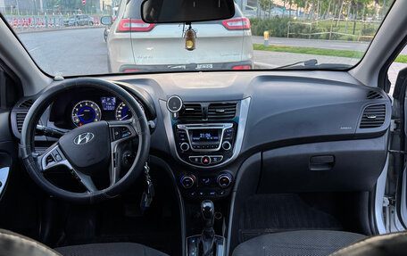Hyundai Solaris II рестайлинг, 2015 год, 1 100 000 рублей, 8 фотография