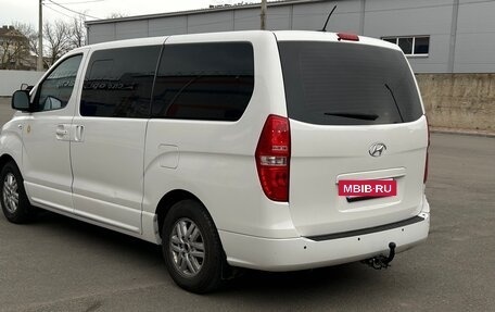 Hyundai Grand Starex Grand Starex I рестайлинг 2, 2016 год, 1 850 000 рублей, 3 фотография