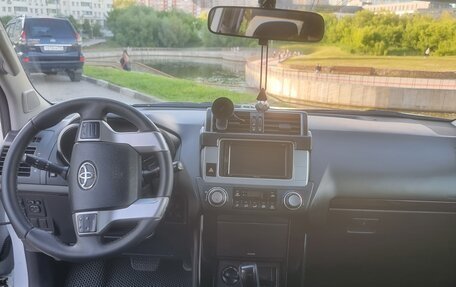 Toyota Land Cruiser Prado 150 рестайлинг 2, 2014 год, 2 820 000 рублей, 14 фотография