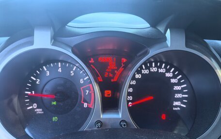 Nissan Juke II, 2011 год, 950 000 рублей, 9 фотография