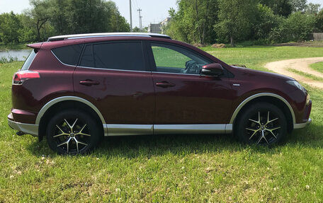 Toyota RAV4, 2017 год, 3 100 000 рублей, 2 фотография