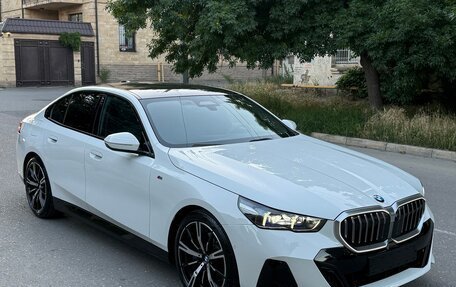BMW 5 серия, 2023 год, 7 050 000 рублей, 2 фотография