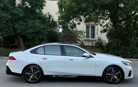BMW 5 серия, 2023 год, 7 050 000 рублей, 4 фотография