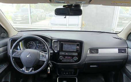 Mitsubishi Outlander III рестайлинг 3, 2017 год, 1 849 000 рублей, 15 фотография