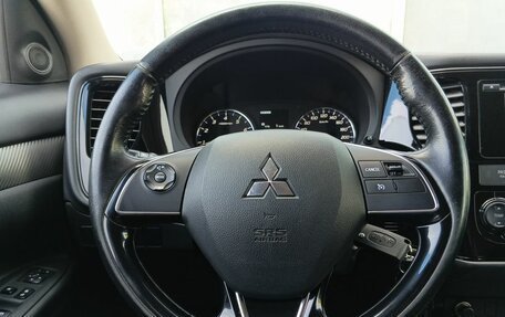 Mitsubishi Outlander III рестайлинг 3, 2017 год, 1 849 000 рублей, 16 фотография