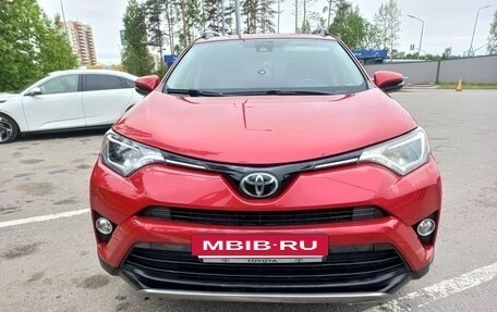 Toyota RAV4, 2017 год, 3 200 000 рублей, 2 фотография