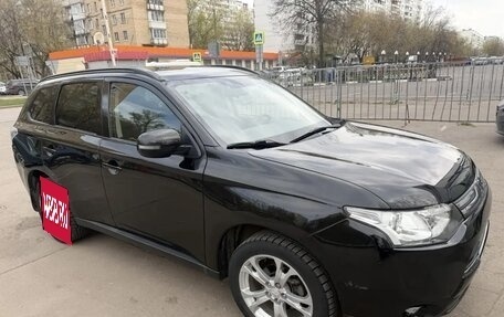 Mitsubishi Outlander III рестайлинг 3, 2013 год, 1 250 000 рублей, 2 фотография