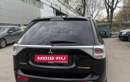 Mitsubishi Outlander III рестайлинг 3, 2013 год, 1 250 000 рублей, 3 фотография