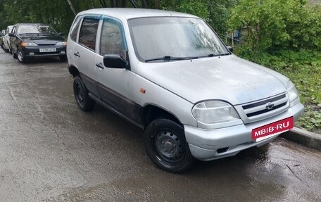 Chevrolet Niva I рестайлинг, 2004 год, 175 000 рублей, 2 фотография