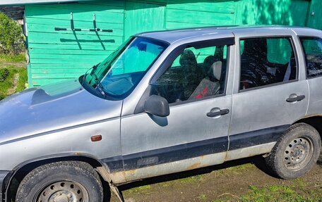 Chevrolet Niva I рестайлинг, 2003 год, 130 000 рублей, 2 фотография