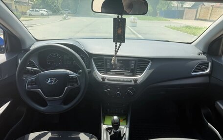 Hyundai Solaris II рестайлинг, 2018 год, 945 000 рублей, 7 фотография