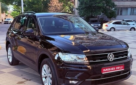 Volkswagen Tiguan II, 2019 год, 2 280 000 рублей, 1 фотография