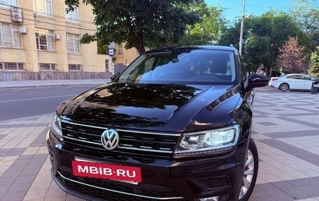 Volkswagen Tiguan II, 2019 год, 2 280 000 рублей, 2 фотография