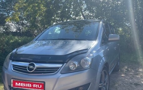 Opel Zafira B, 2011 год, 700 000 рублей, 1 фотография