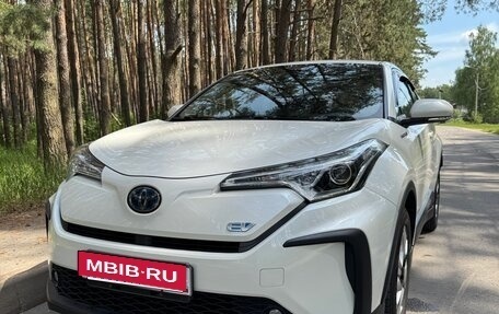 Toyota C-HR I рестайлинг, 2020 год, 2 440 000 рублей, 1 фотография