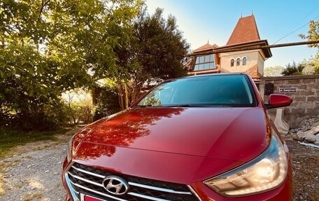 Hyundai Solaris II рестайлинг, 2017 год, 1 300 000 рублей, 1 фотография