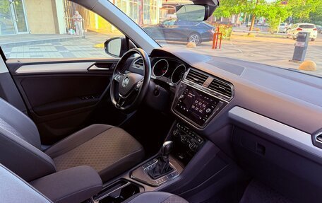Volkswagen Tiguan II, 2019 год, 2 280 000 рублей, 17 фотография