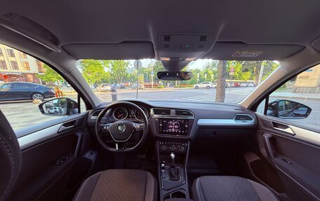 Volkswagen Tiguan II, 2019 год, 2 280 000 рублей, 19 фотография
