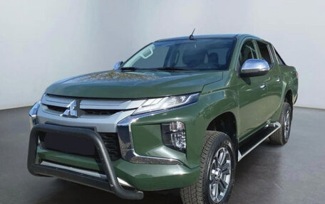 Mitsubishi L200 IV рестайлинг, 2022 год, 3 059 880 рублей, 2 фотография