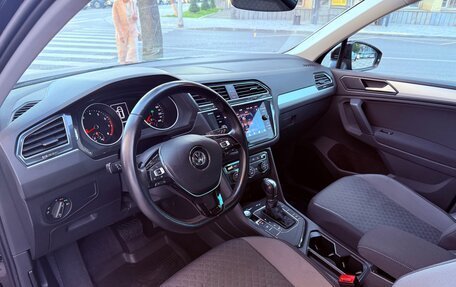 Volkswagen Tiguan II, 2019 год, 2 280 000 рублей, 20 фотография