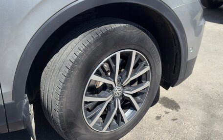Volkswagen Tiguan II, 2018 год, 2 620 000 рублей, 6 фотография