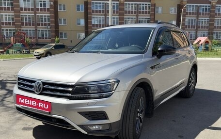 Volkswagen Tiguan II, 2018 год, 2 620 000 рублей, 2 фотография