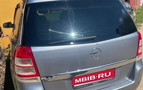 Opel Zafira B, 2011 год, 700 000 рублей, 2 фотография
