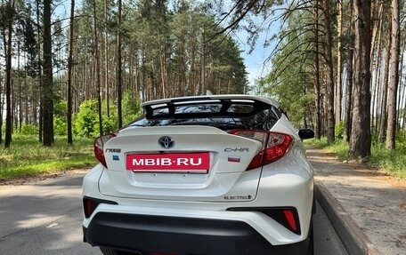 Toyota C-HR I рестайлинг, 2020 год, 2 440 000 рублей, 4 фотография