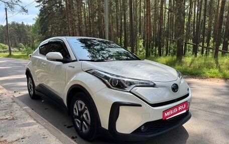 Toyota C-HR I рестайлинг, 2020 год, 2 440 000 рублей, 2 фотография