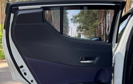 Toyota C-HR I рестайлинг, 2020 год, 2 440 000 рублей, 17 фотография