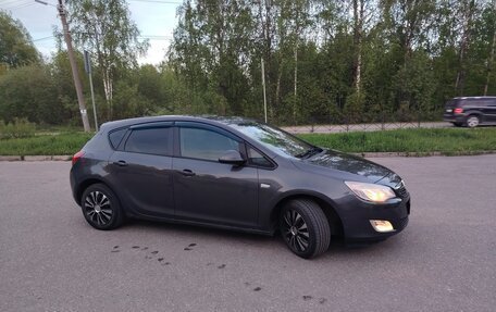 Opel Astra J, 2011 год, 650 000 рублей, 2 фотография