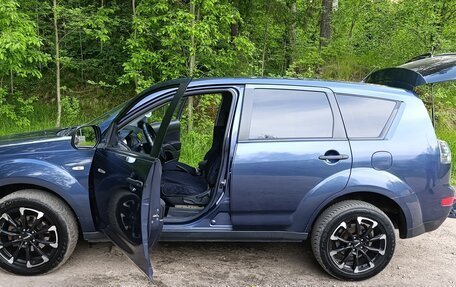 Mitsubishi Outlander III рестайлинг 3, 2007 год, 900 000 рублей, 8 фотография