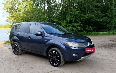 Mitsubishi Outlander III рестайлинг 3, 2007 год, 900 000 рублей, 2 фотография