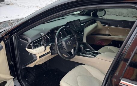 Toyota Camry, 2021 год, 2 600 000 рублей, 3 фотография