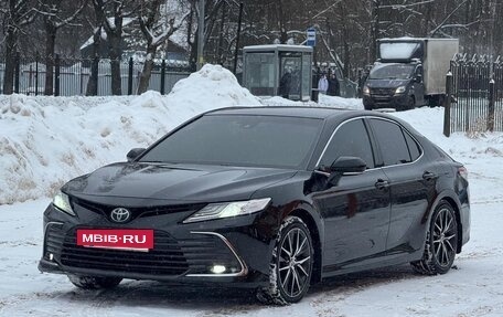 Toyota Camry, 2021 год, 2 600 000 рублей, 2 фотография
