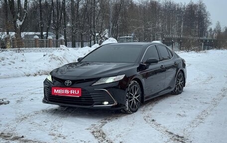 Toyota Camry, 2021 год, 2 600 000 рублей, 5 фотография