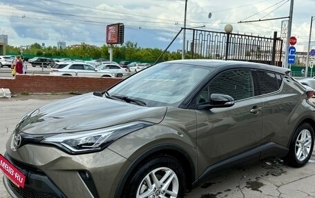 Toyota C-HR I рестайлинг, 2022 год, 3 050 000 рублей, 6 фотография