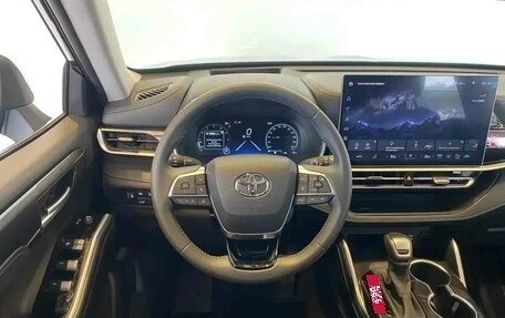 Toyota Highlander, 2025 год, 5 499 000 рублей, 13 фотография
