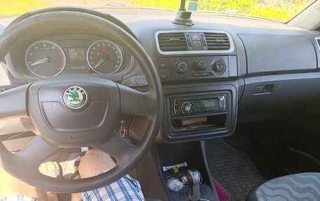 Skoda Fabia II, 2009 год, 450 000 рублей, 3 фотография