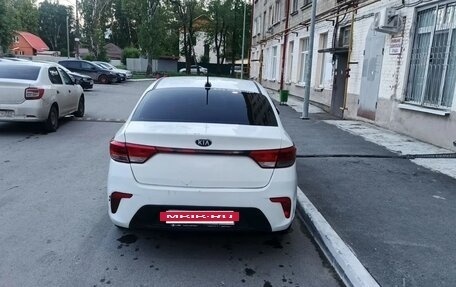 KIA Rio IV, 2018 год, 850 000 рублей, 2 фотография