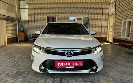 Toyota Camry, 2017 год, 2 050 000 рублей, 2 фотография