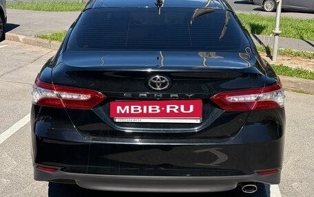 Toyota Camry, 2018 год, 2 000 000 рублей, 6 фотография