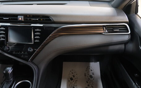 Toyota Camry, 2019 год, 2 449 000 рублей, 18 фотография