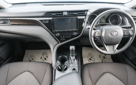 Toyota Camry, 2017 год, 2 699 000 рублей, 10 фотография