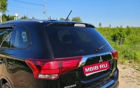 Mitsubishi Outlander III рестайлинг 3, 2015 год, 1 700 000 рублей, 6 фотография