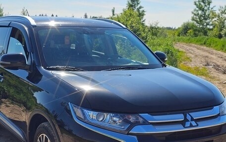 Mitsubishi Outlander III рестайлинг 3, 2015 год, 1 700 000 рублей, 3 фотография