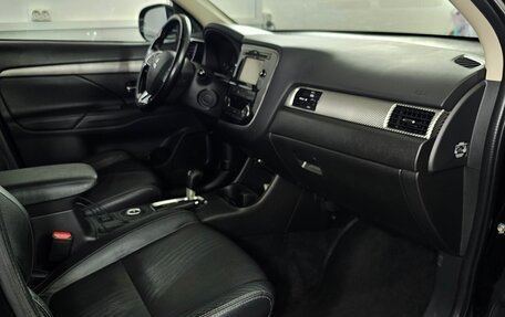 Mitsubishi Outlander III рестайлинг 3, 2015 год, 1 700 000 рублей, 20 фотография