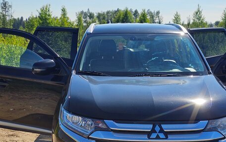 Mitsubishi Outlander III рестайлинг 3, 2015 год, 1 700 000 рублей, 14 фотография